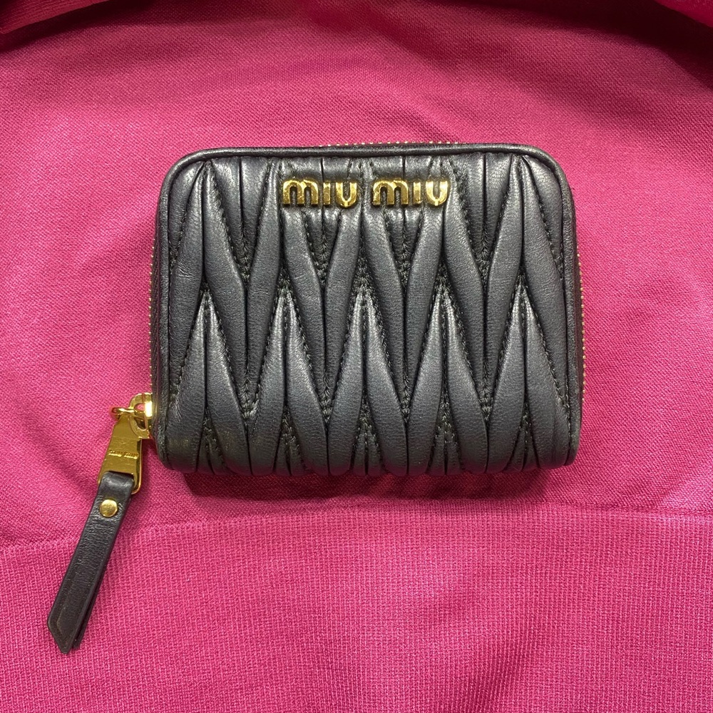 📞 miu miu black wallet!
